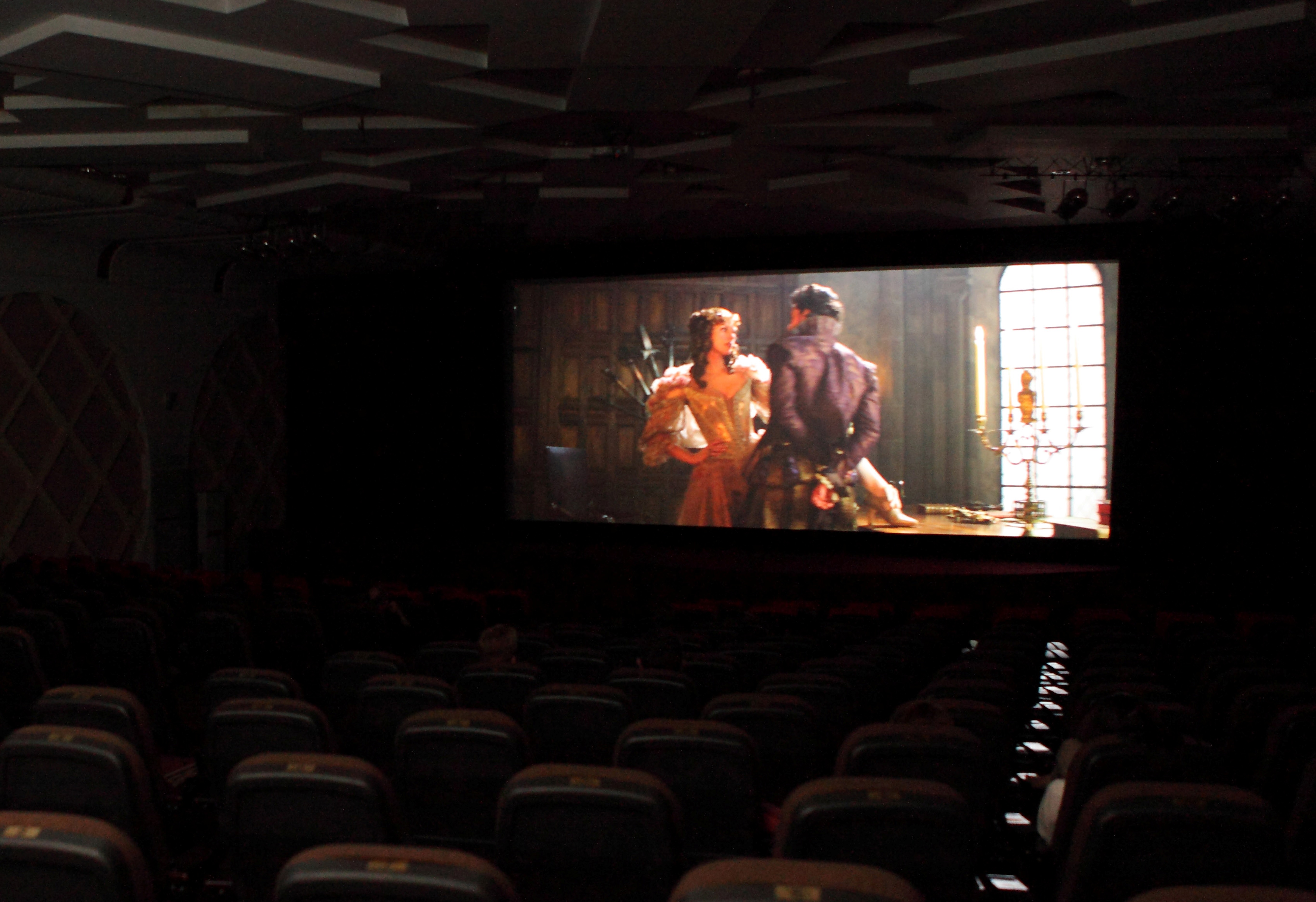 Фото с кинотеатра во время фильма