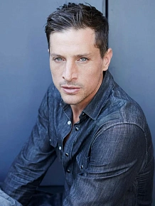 Саймон Рекс (Simon Rex)