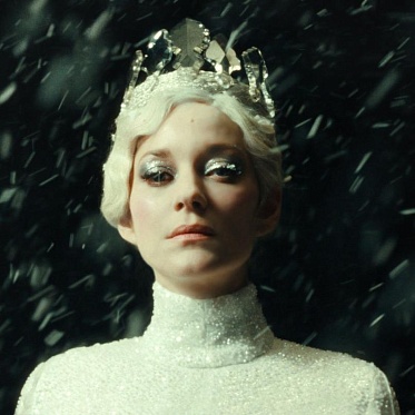 Берлинале 2025: интерпретация сказки о Снежной королеве в «Ледяной башне» Берлинале 2025: интерпретация сказки о Снежной королеве в «Ледяной башне»